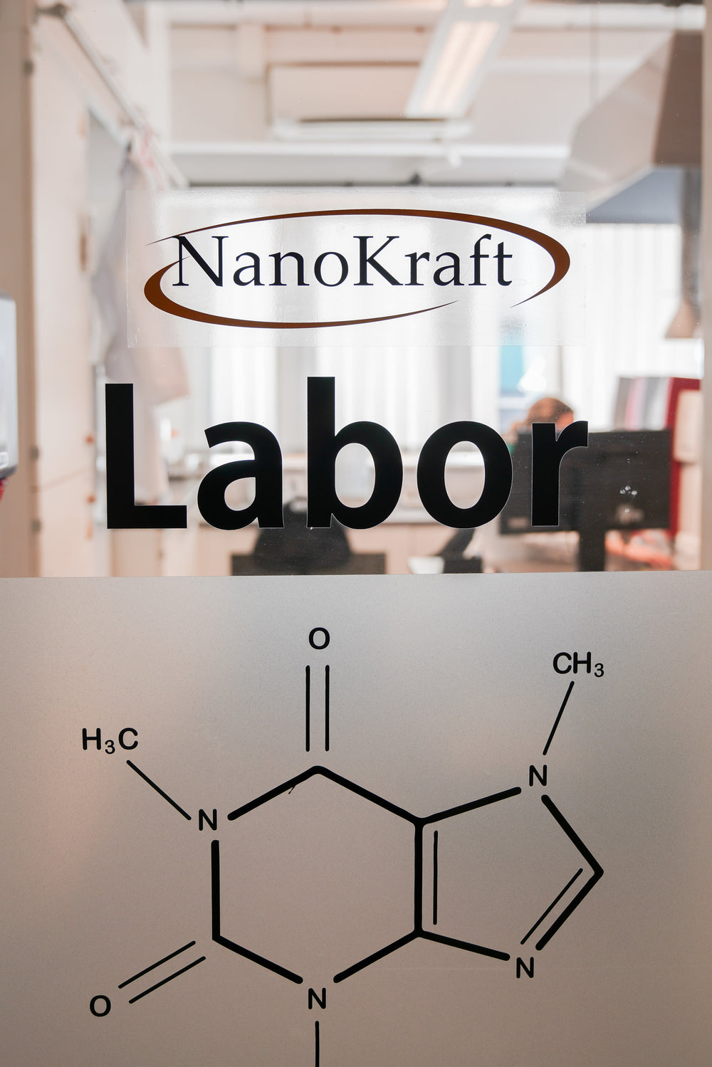 Kolloidales Edelmetall von NanoKraft – Herstellung im eigenen Labor in Österreich